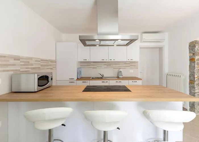 Apartma Sabina דירה *